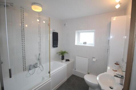 Fieldway, 4 Bathroom 1.JPG