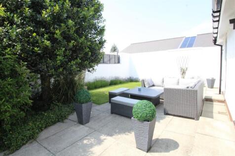 Fieldway, 4 Outside 1 New.JPG