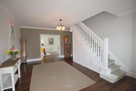 Clifton Drive South, Entrance Hall.JPG