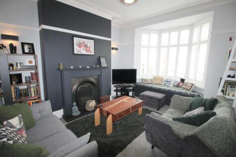 Caryl Road, 3 - lounge.JPG