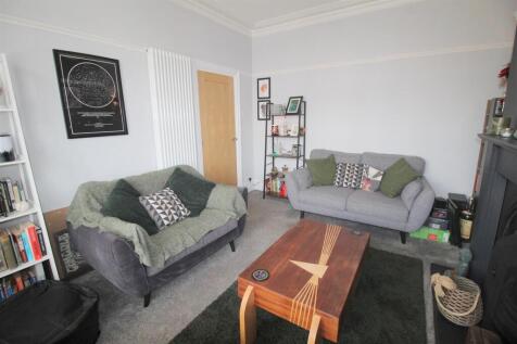 Caryl Road, 3 - lounge 3.JPG