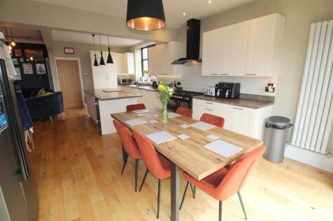 Caryl Road, 3 - dining area.JPG