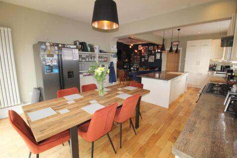 Caryl Road, 3 - dining area 2.JPG