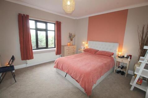 Caryl Road, 3 - bed 1.JPG