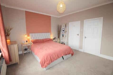 Caryl Road, 3 - bed 1 (2).JPG