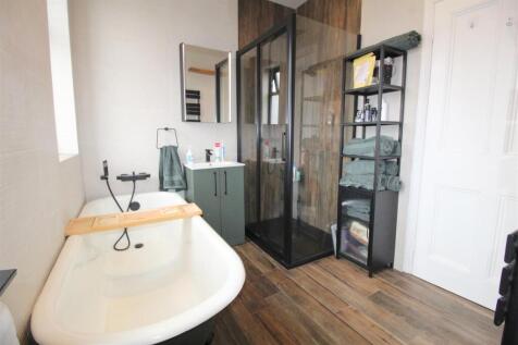 Caryl Road, 3 - bathroom 3.JPG