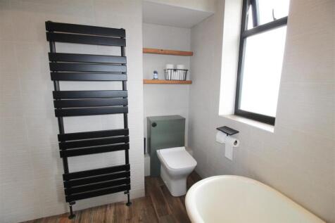 Caryl Road, 3 - bathroom.JPG
