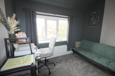 Caryl Road, 3 - bed 4.JPG
