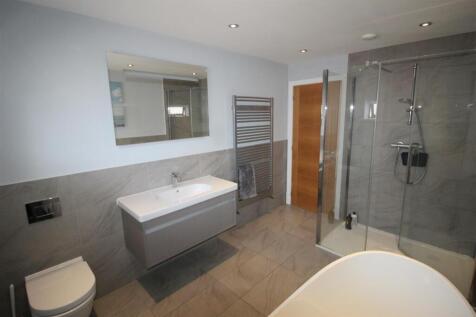 Family Bathroom 2