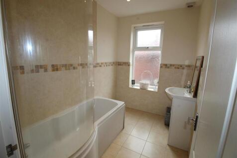 Lake Road, Bathroom.JPG