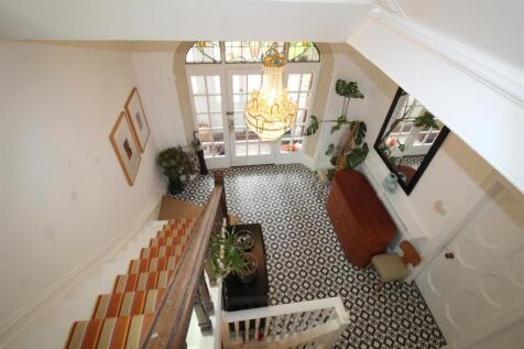 entrance hall 3.JPG