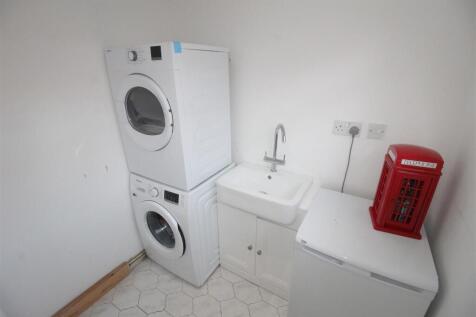 Utility Room/Cloak Room