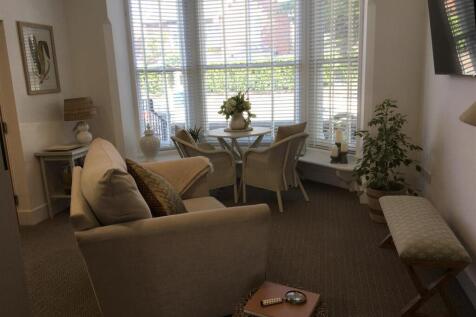Apt 1 Lounge 6.JPG
