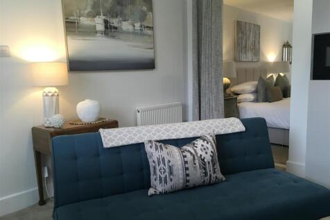 Apt 2 Lounge 6.JPG