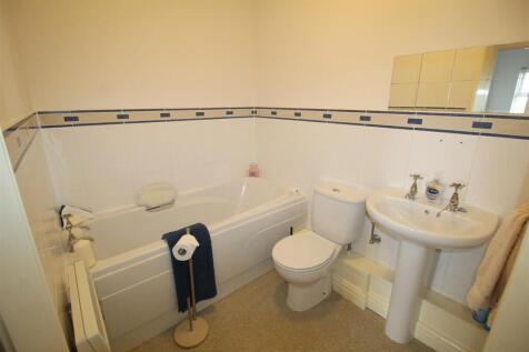 New Hampshire Court, 308, bathroom.JPG