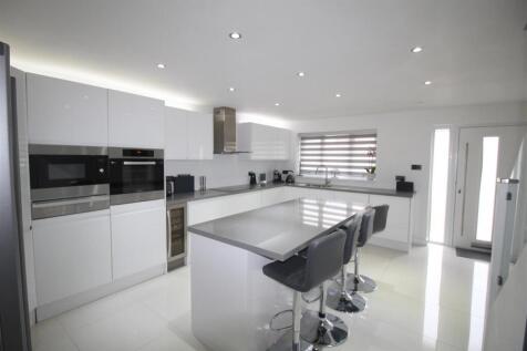 Drake Close, 11 Kitchen 1.JPG