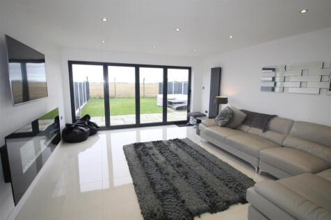 Drake Close, 11 Lounge.JPG