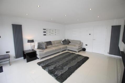 Drake Close, 11 Lounge 2.JPG