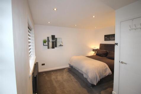 Drake Close, 11 Bedroom One 2.JPG