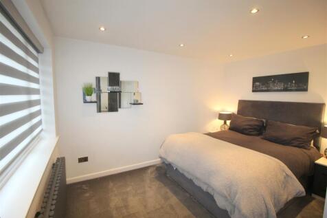 Drake Close, 11 Bedroom One 3.JPG