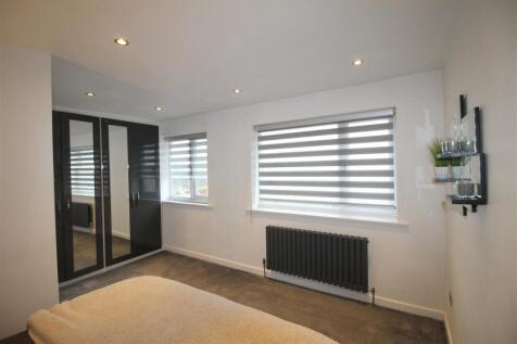 Drake Close, 11 Bedroom One 1.JPG