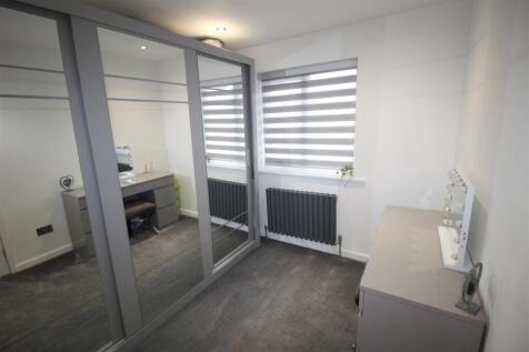 Drake Close, 11 Bedroom Two.JPG