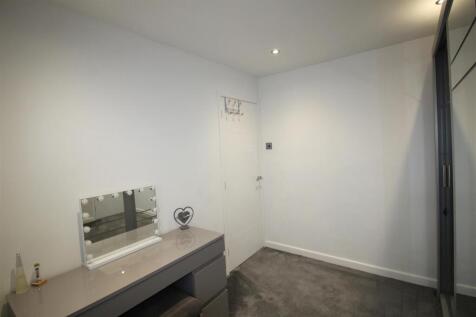 Drake Close, 11 Bedroom Two 1.JPG
