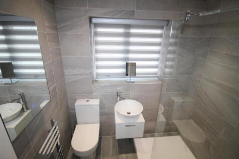 Drake Close, 11 Bathroom.JPG