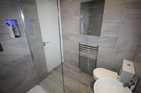 Drake Close, 11 Bathroom 2.JPG