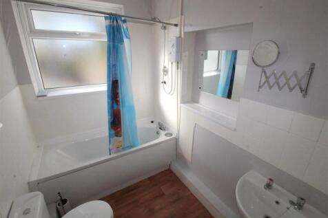 Curzon Road, Bathroom.JPG