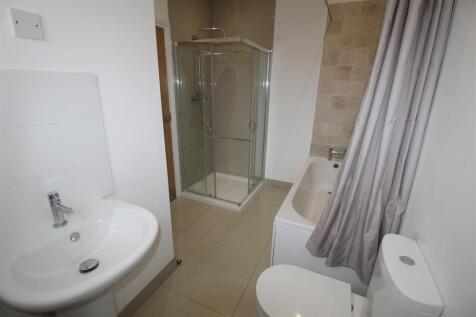 Duckworth Buildings, flat 8, bathroom.JPG