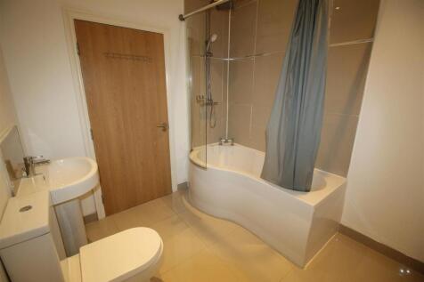 Duckworth Buildings, flat 3, bathroom.JPG