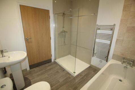 Duckworth Buildings, flat 7, bathroom.JPG