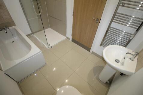 Duckworth Buildings, flat 9, bathroom.JPG