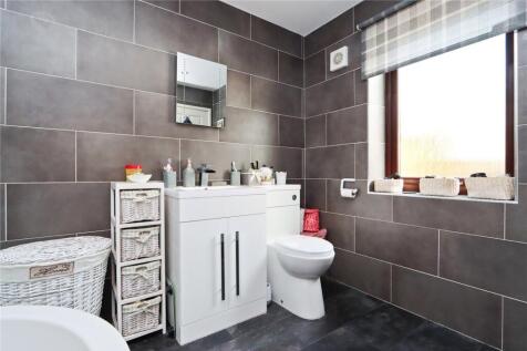 En Suite Bath Pic 3