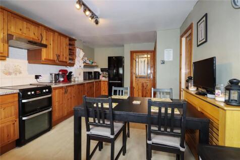 Kitchen / Dining