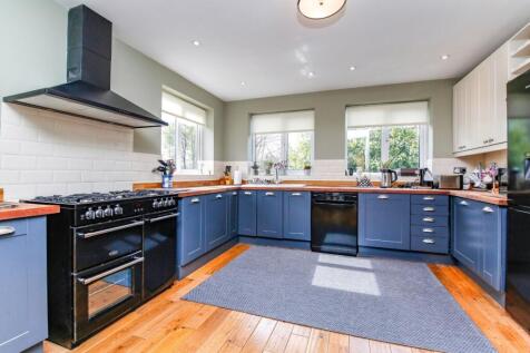 Kitchen Diner Pic 1