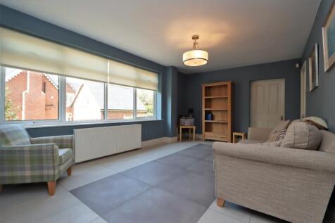 Family Room Pic 1
