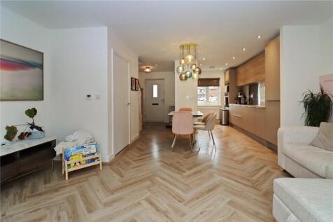 Living / Dining Area
