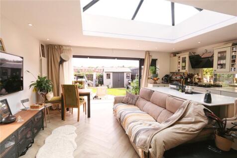 Lounge/Kitchen Area