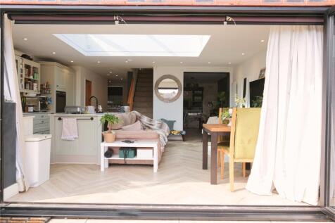 Lounge/Kitchen Area