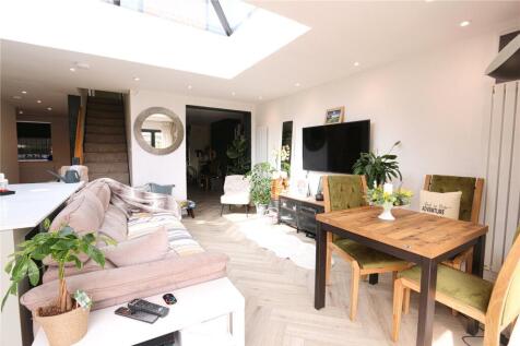 Lounge/Kitchen Area