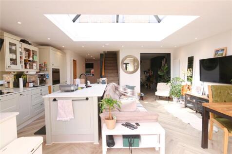 Lounge/Kitchen Area