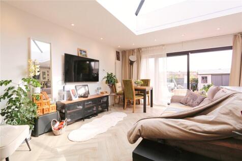 Lounge/Kitchen Area