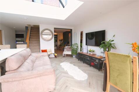 Lounge/Kitchen Area