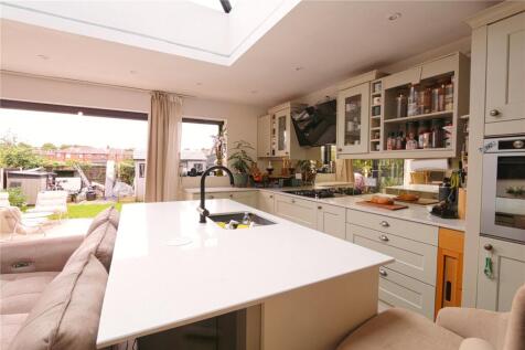 Kitchen/Lounge Area