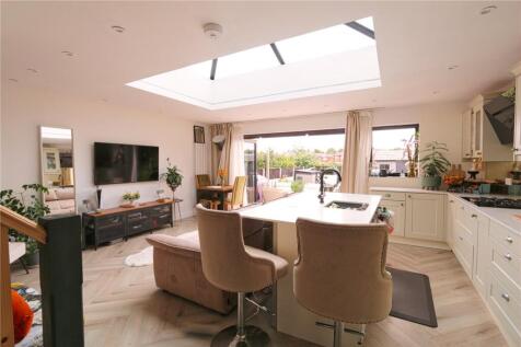 Kitchen/Lounge Area