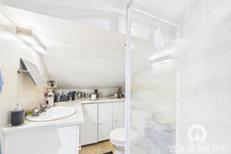 E/Suite To Bedroom 1