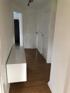 11 Cresswell hallway