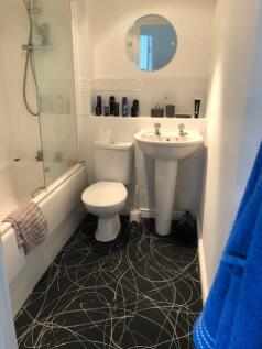 11 Cresswell bathroom